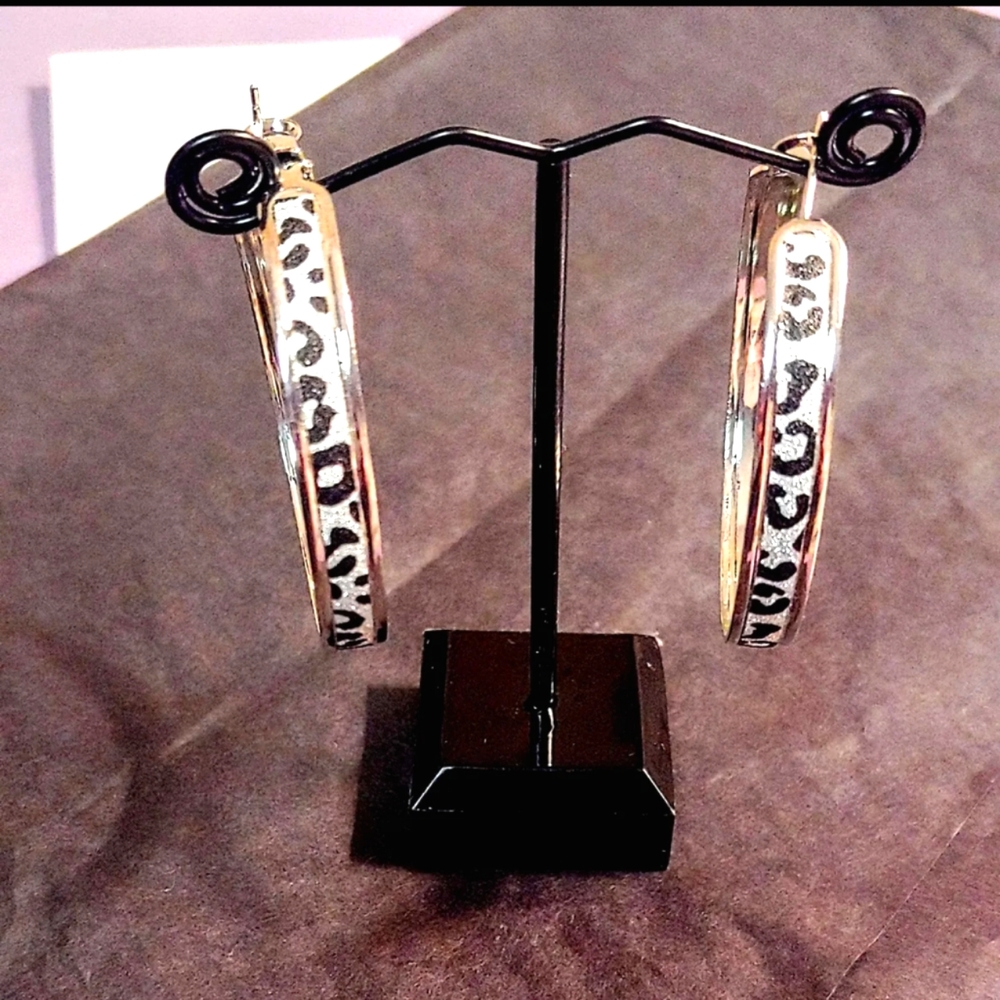 NWOT Black/White Leopard Design Large Hoop Earrings